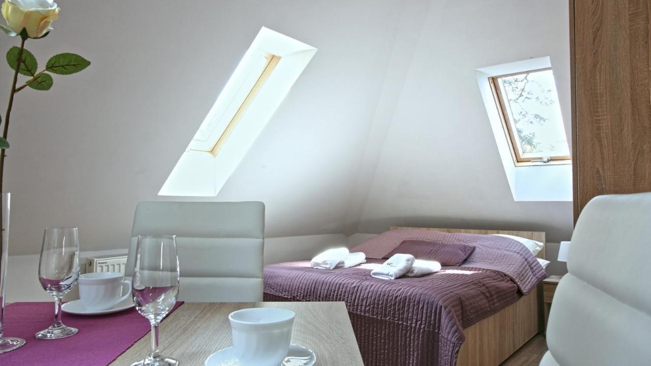 Lc Pokoje & Apartamenty ポビエロボ エクステリア 写真