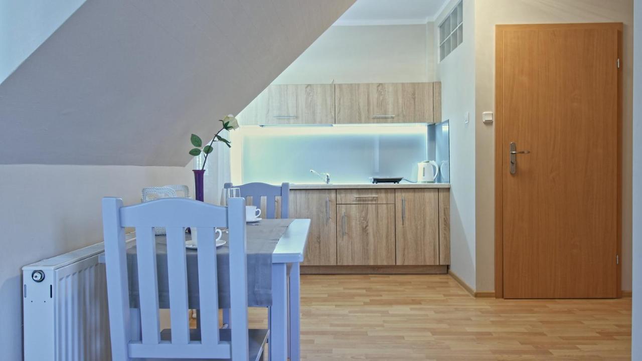 Lc Pokoje & Apartamenty ポビエロボ エクステリア 写真