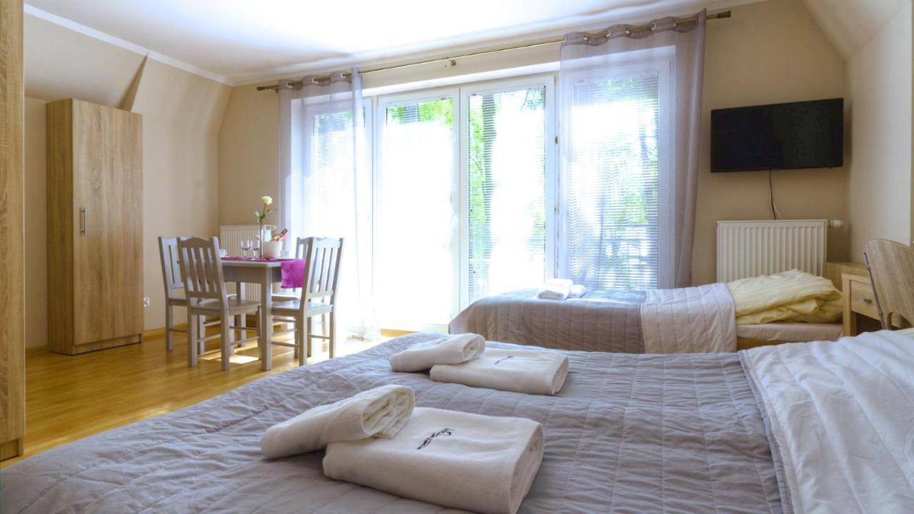 Lc Pokoje & Apartamenty ポビエロボ エクステリア 写真
