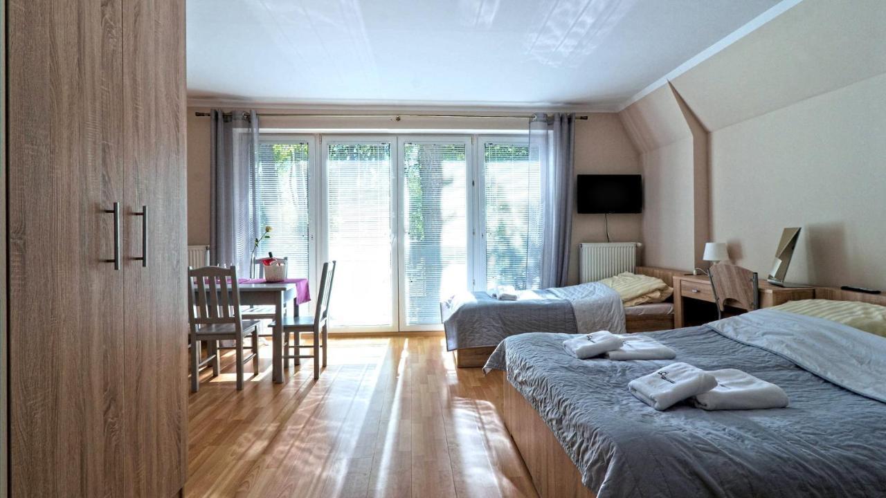Lc Pokoje & Apartamenty ポビエロボ エクステリア 写真
